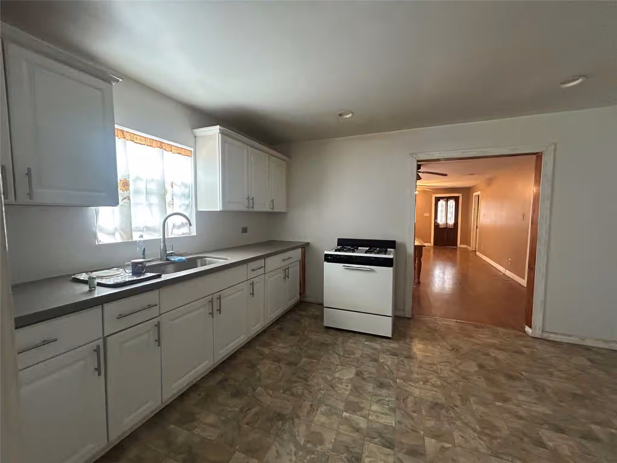 Photo 3 of 16 Stiles Street, Houston, TX