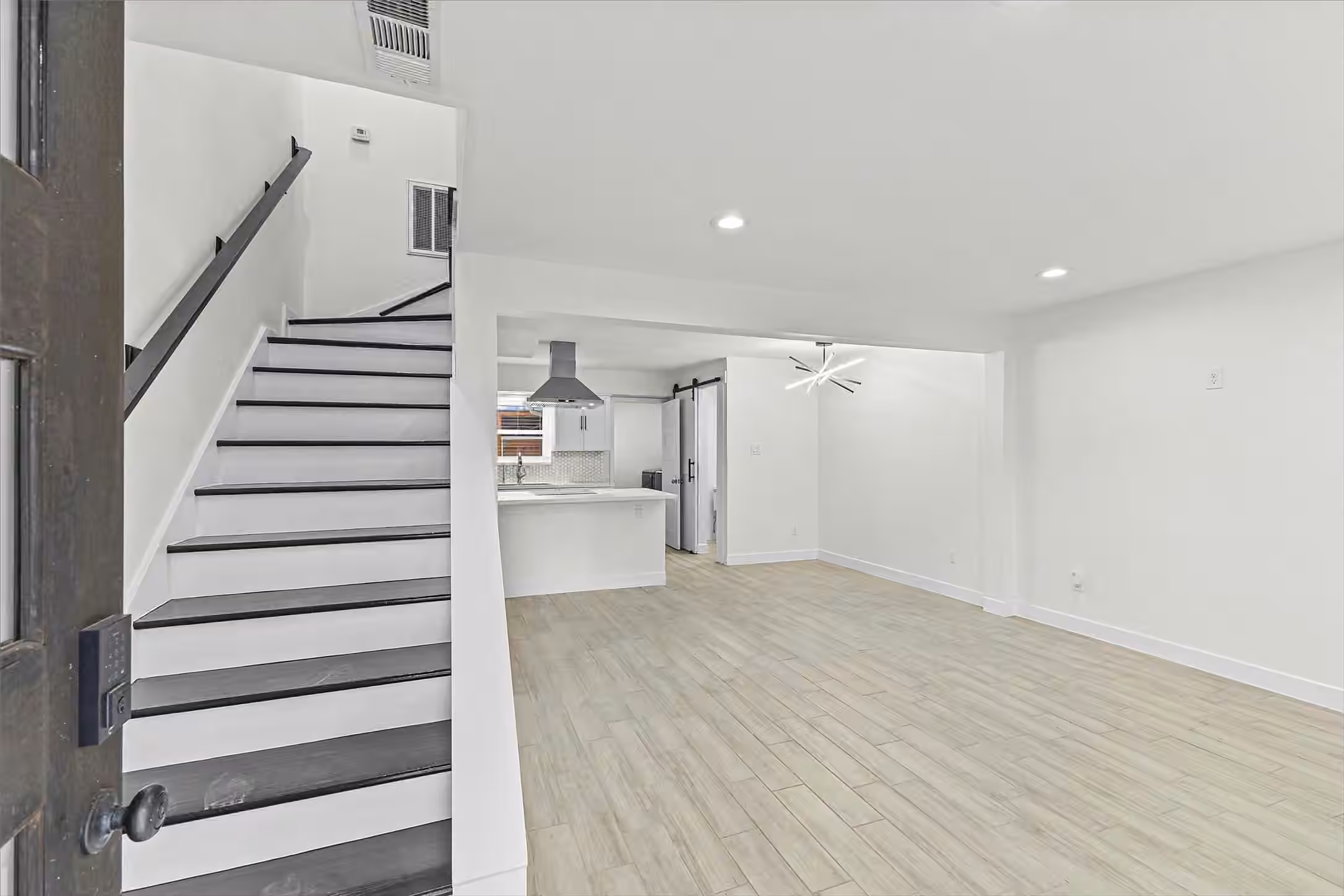 Photo 3 of 1911 Sherwood Forest Street 29, Houston, TX