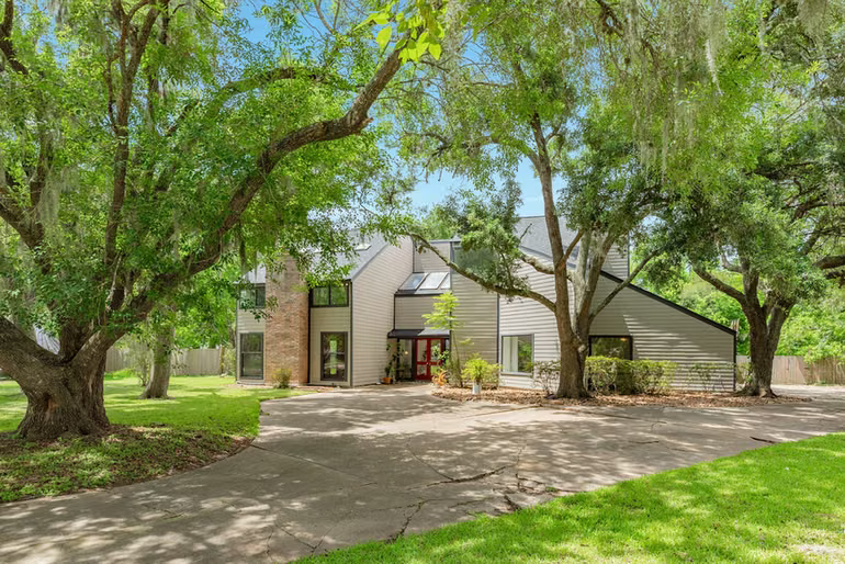 Photo of 121 Catalpa Street, Lake Jackson, TX 77566