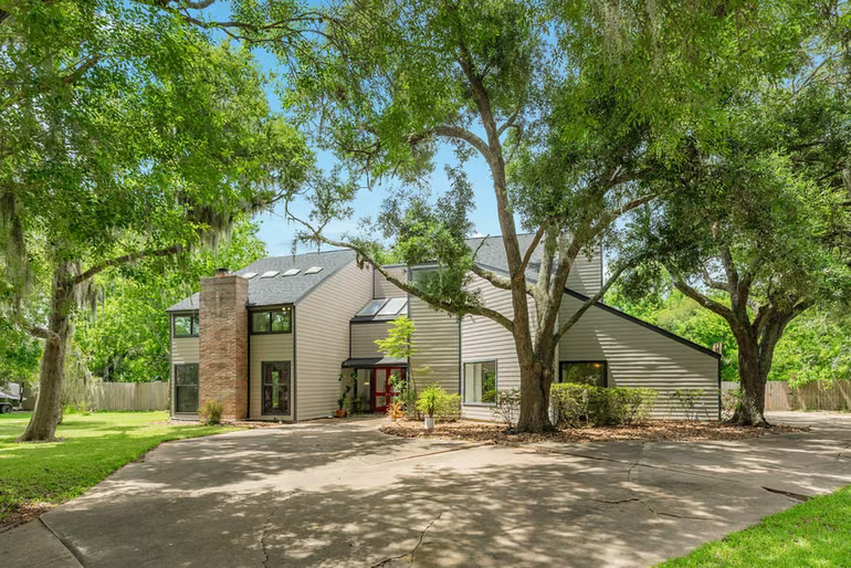 Photo 2 of 121 Catalpa Street, Lake Jackson, TX