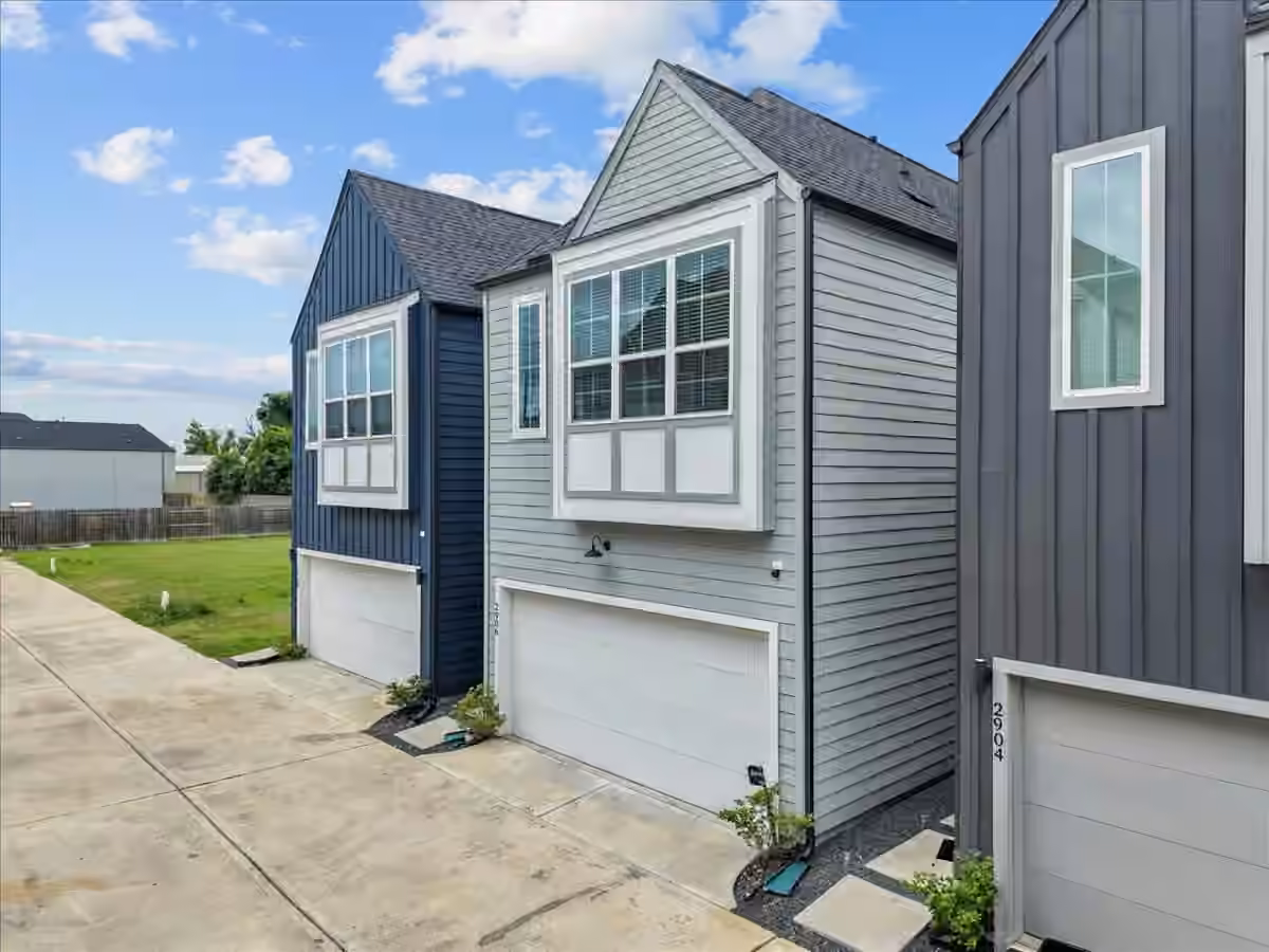 Photo 2 of 2906 Stevens Street, Houston, TX
