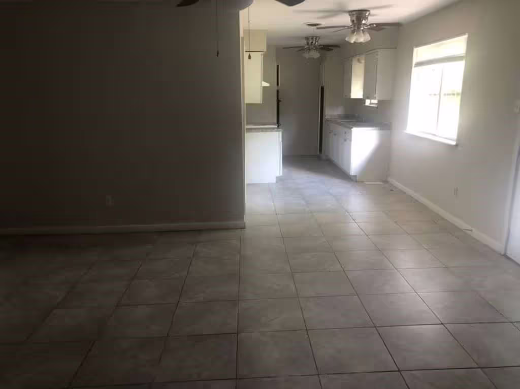 Photo 5 of 406 Wisteria Street, Richwood, TX