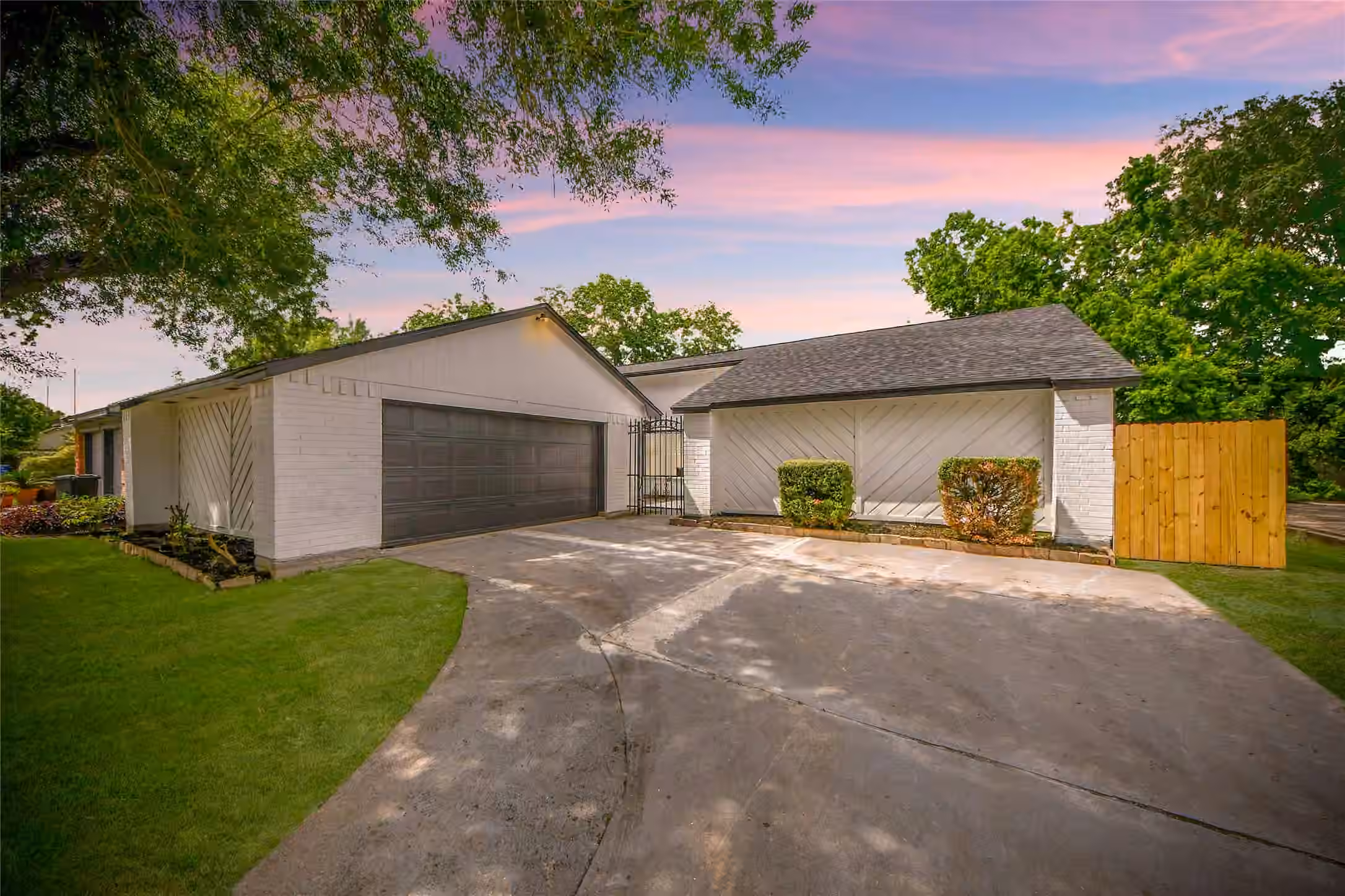 Photo 2 of 13122 Benford Drive, Houston, TX
