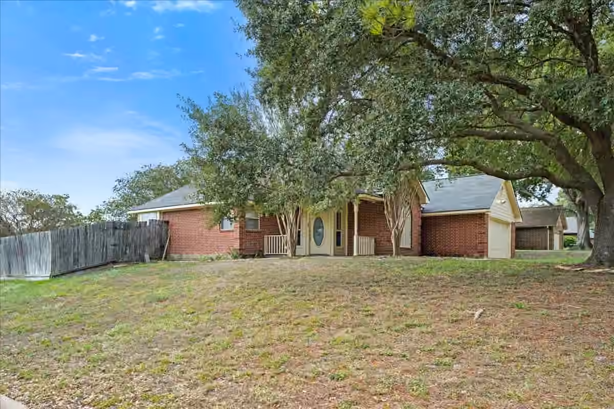 Photo 2 of 2601 Oakwood Drive, Brenham, TX