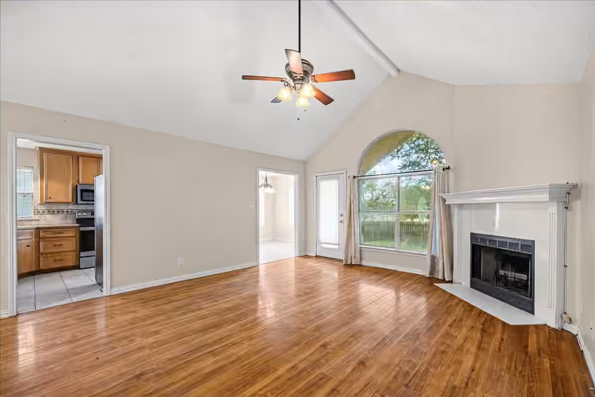 Photo 4 of 2601 Oakwood Drive, Brenham, TX