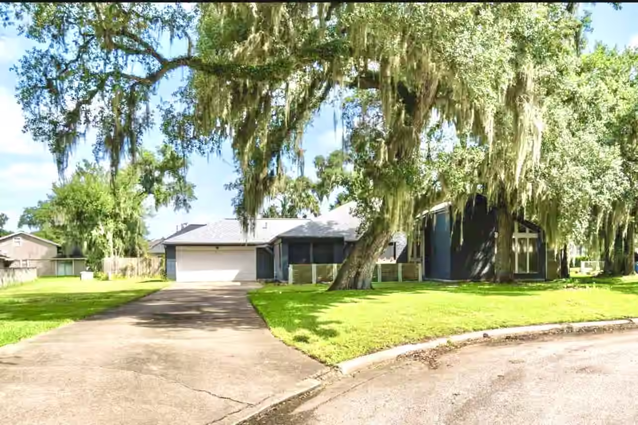 Photo 3 of 14 Seminole Lane, West Columbia, TX