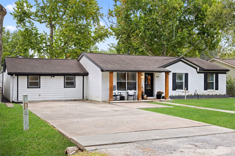 Photo of 206 Edens Avenue, League City, TX
