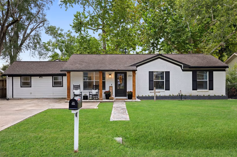 Photo 2 of 206 Edens Avenue, League City, TX