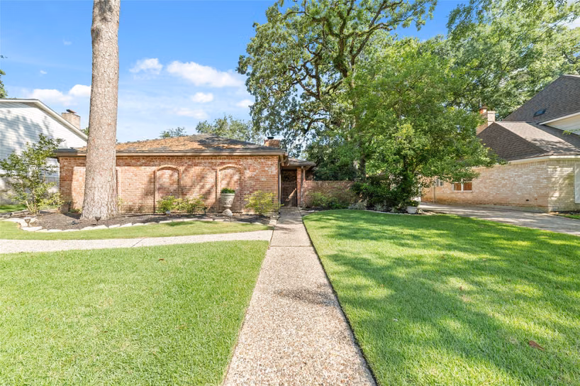 Photo 3 of 5930 Old Lodge Drive, Houston, TX