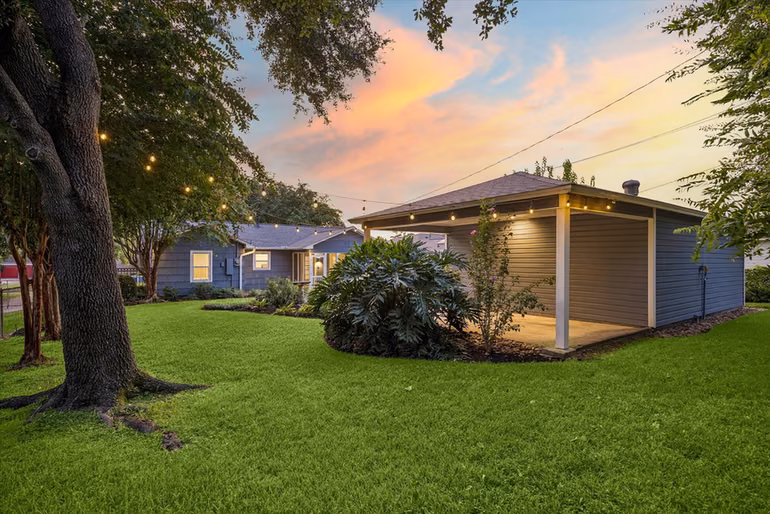 Photo 5 of 826 T C Jester Boulevard, Houston, TX