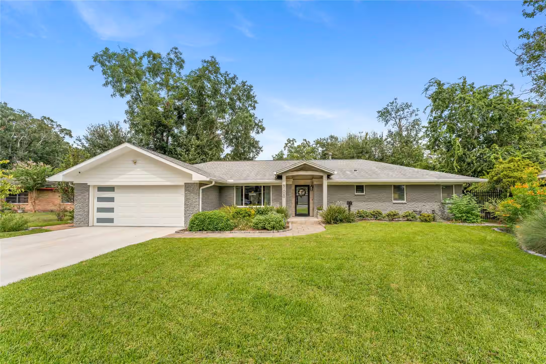 Photo 3 of 9106 Western Drive, Houston, TX