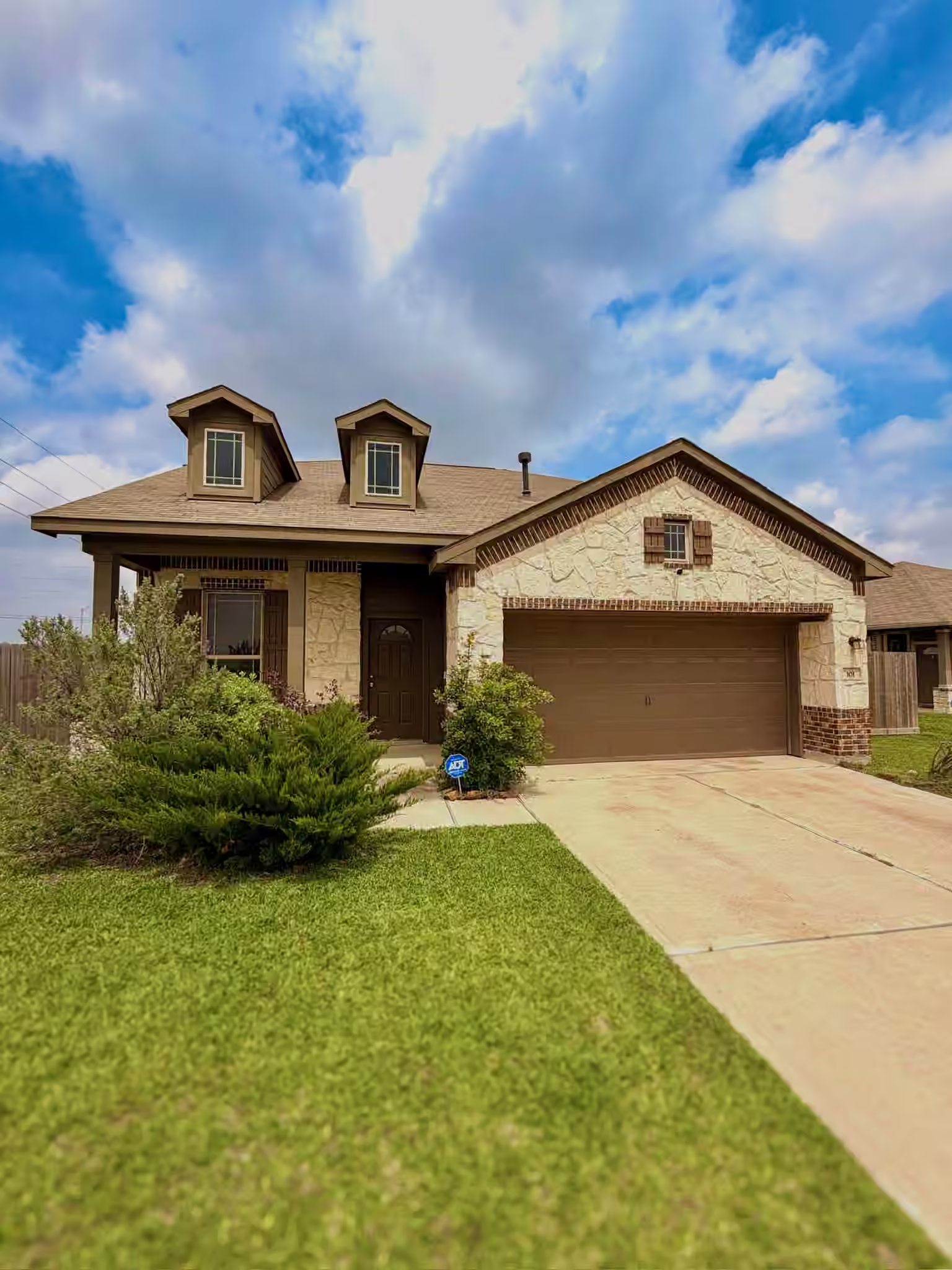 Photo of 101 White Wing Lane, Sealy, TX 77474