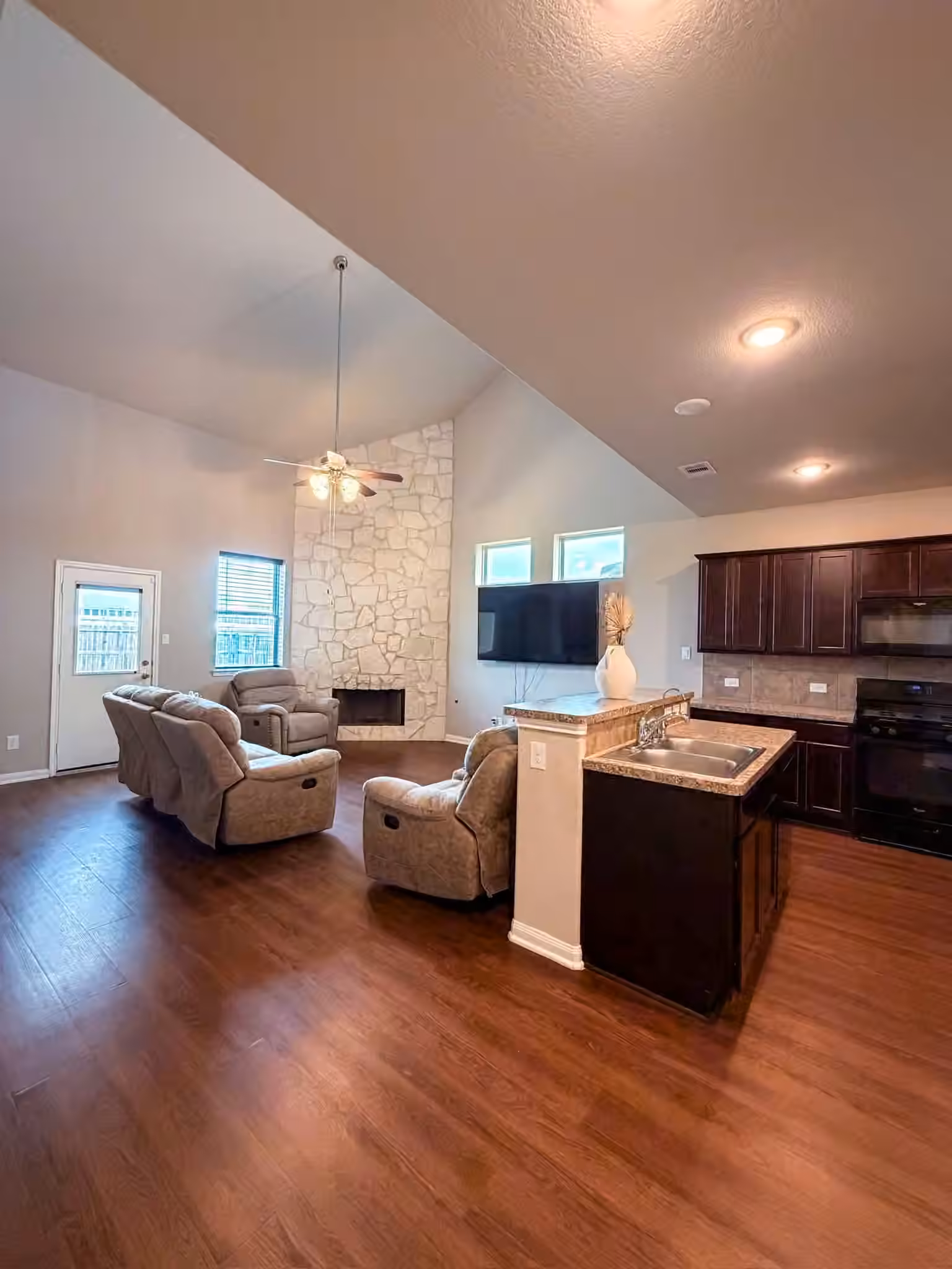 Photo 7 of 101 White Wing Lane, Sealy, TX
