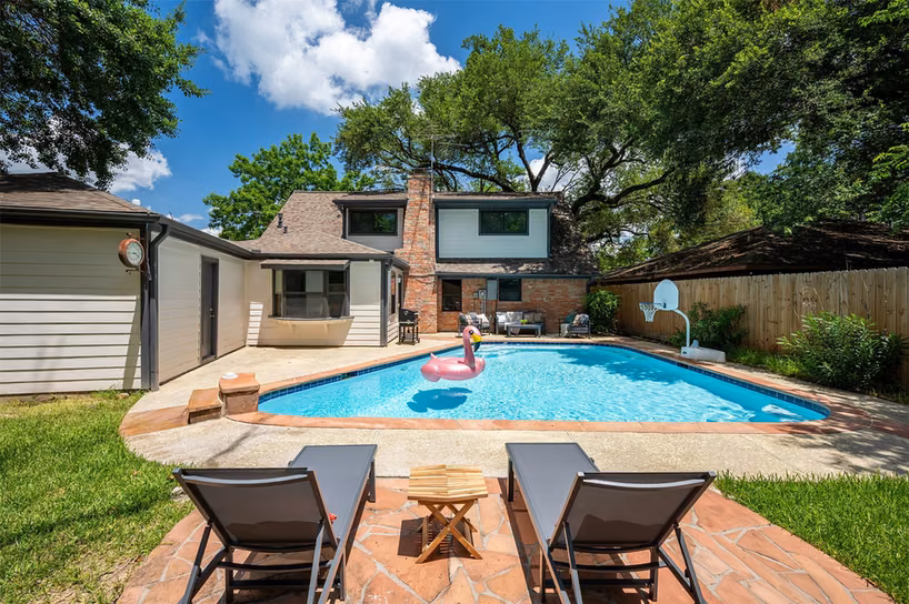 Photo 5 of 4827 Elmbrook Drive, Spring, TX