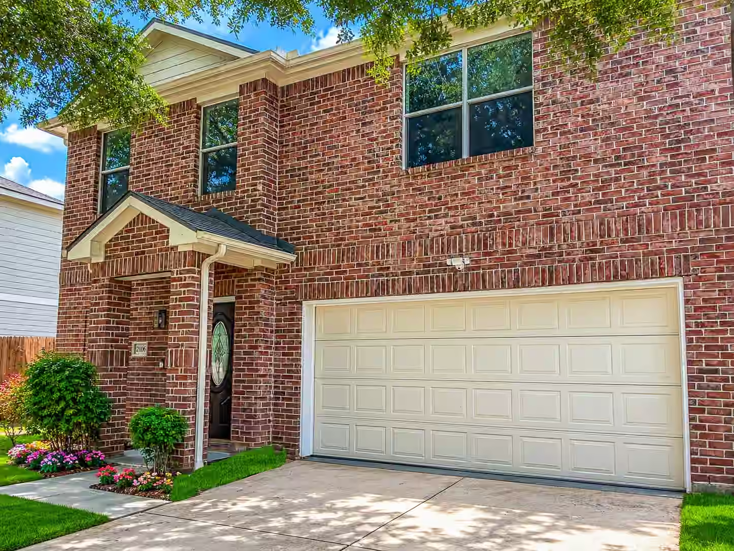 Photo 3 of 2106 Lakeshore Forest Court, Missouri City, TX