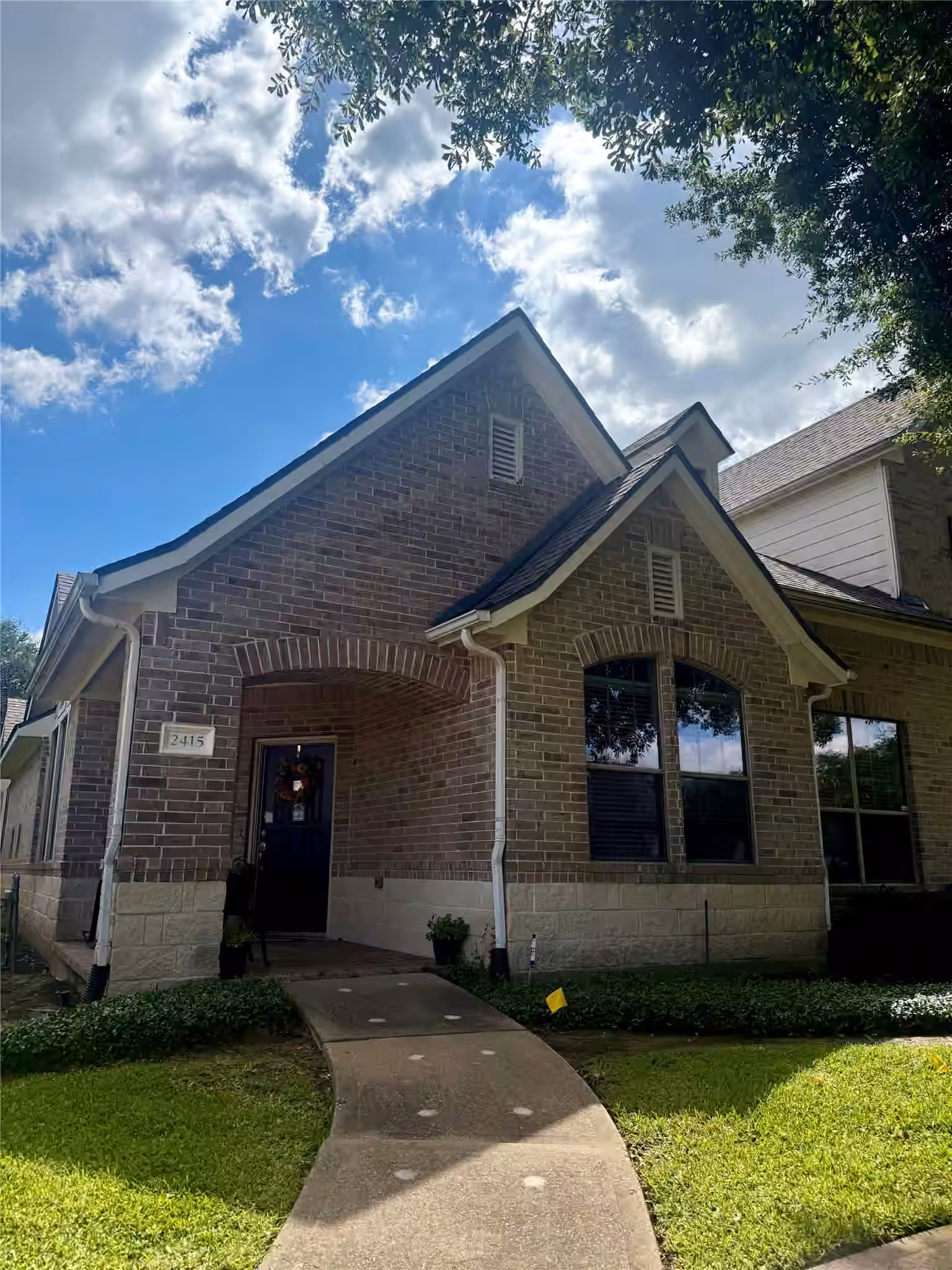 Photo 2 of 2415 Clippers Square, Houston, TX