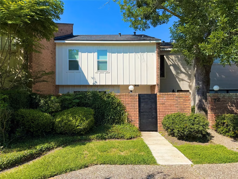 Photo of 71 Cayenne Common, Lake Jackson, TX