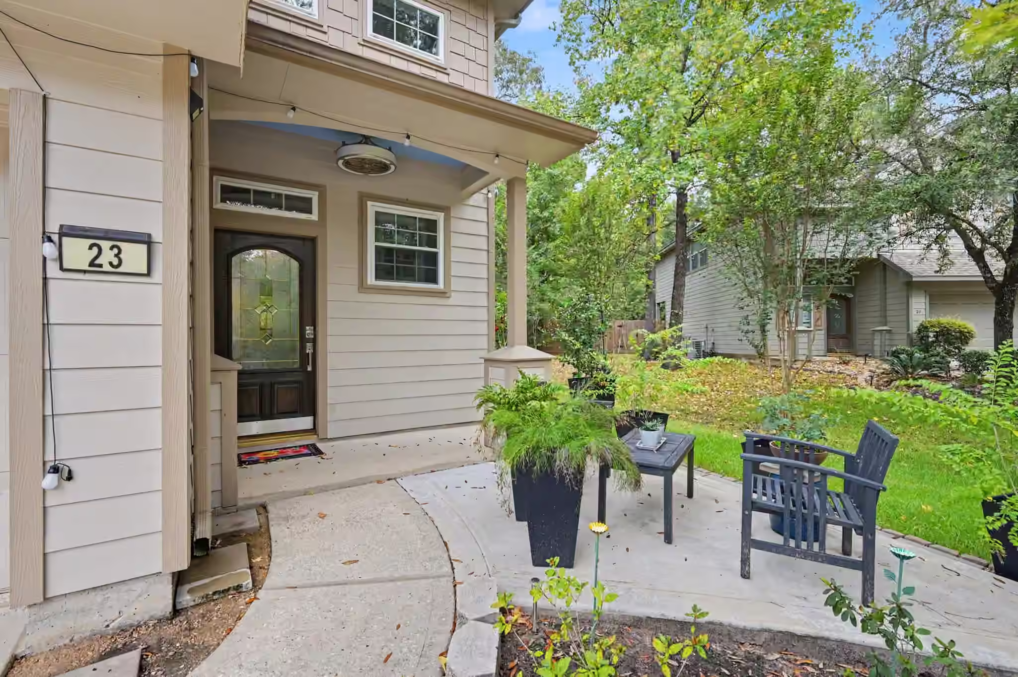 Photo 2 of 23 Stone Arrow Place, The Woodlands, TX