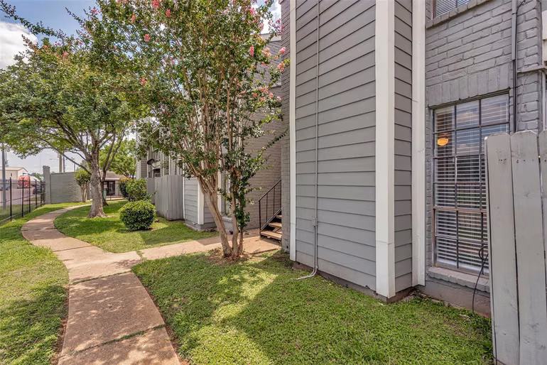 Photo 5 of 12500 Sandpiper Drive 11, Houston, TX
