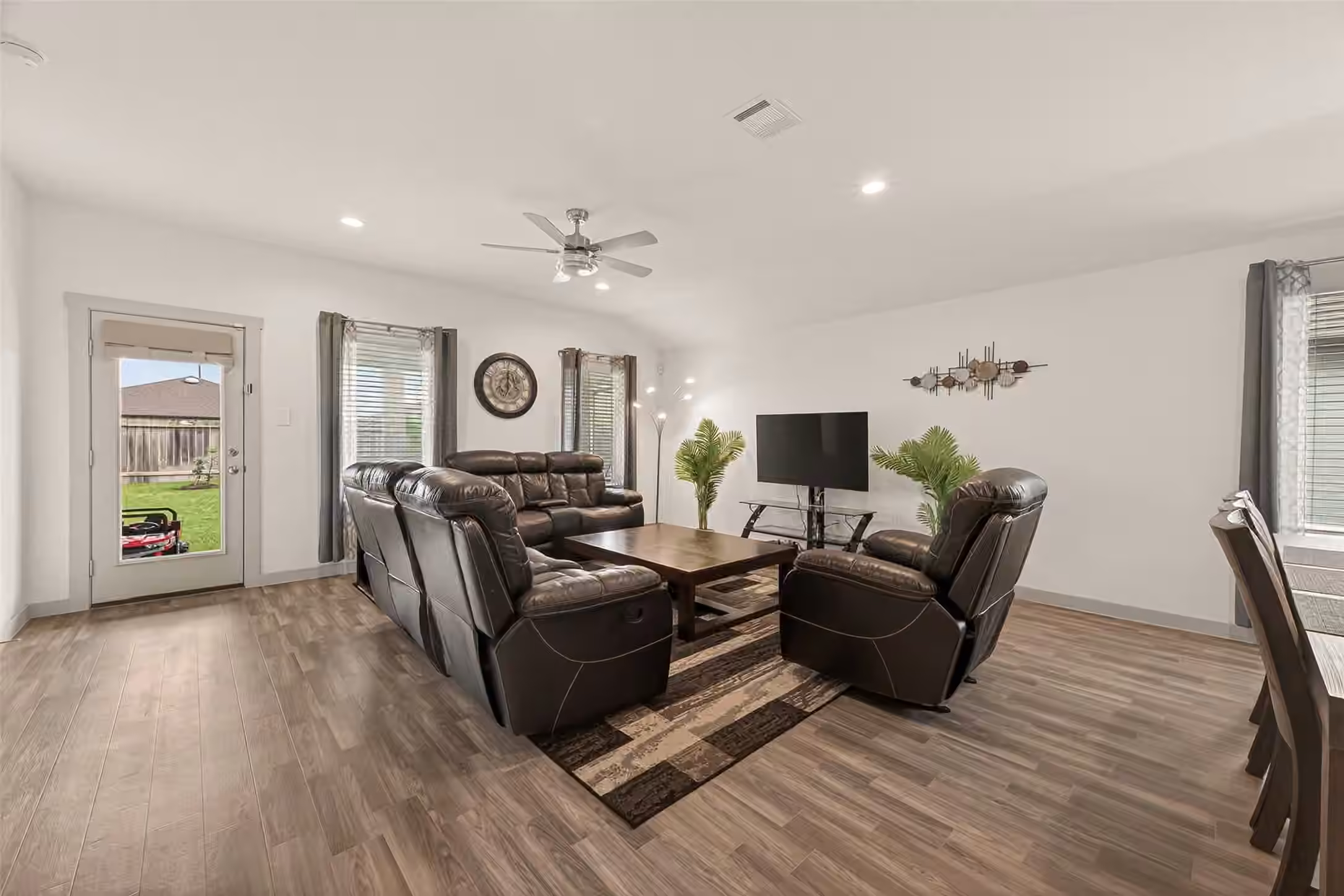 Photo 6 of 707 Silver Kettle Drive, Rosharon, TX