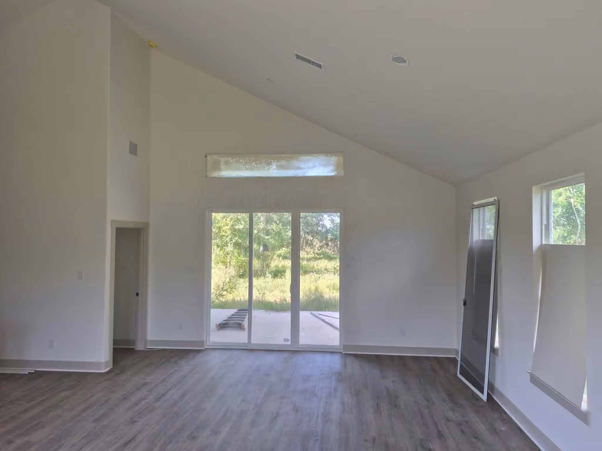 Photo 2 of 33372 W FM 1301, West Columbia, TX
