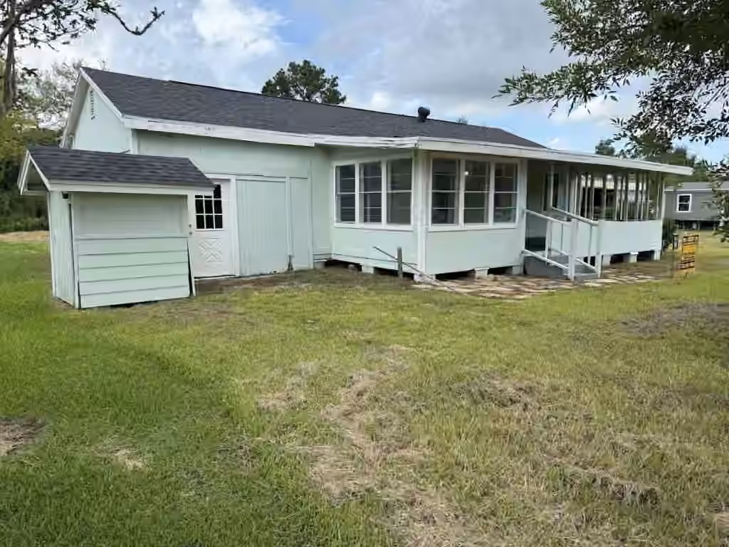 Photo of 122 S Circle Drive, Liverpool, TX