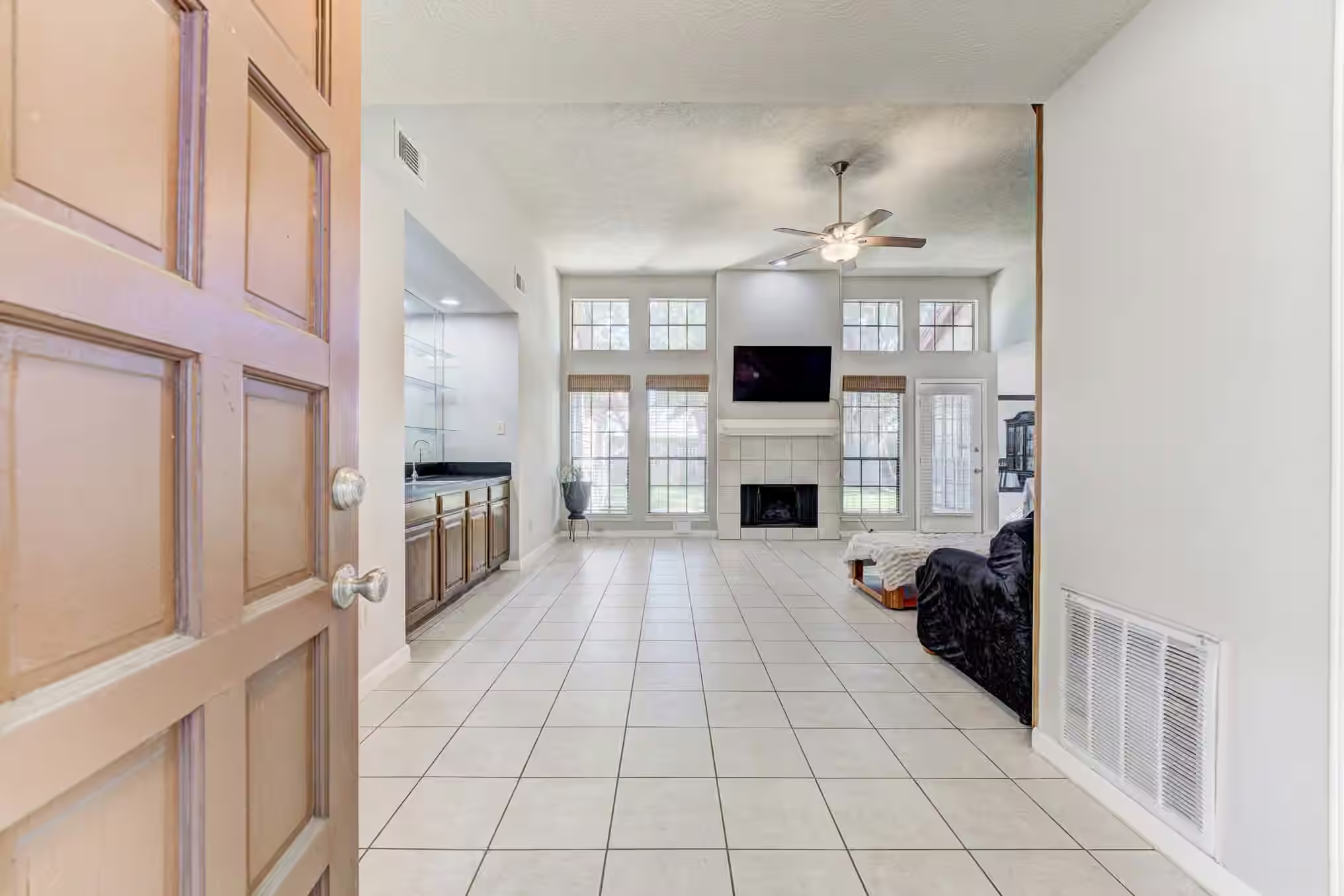 Photo 6 of 16134 Beechnut Street, Houston, TX