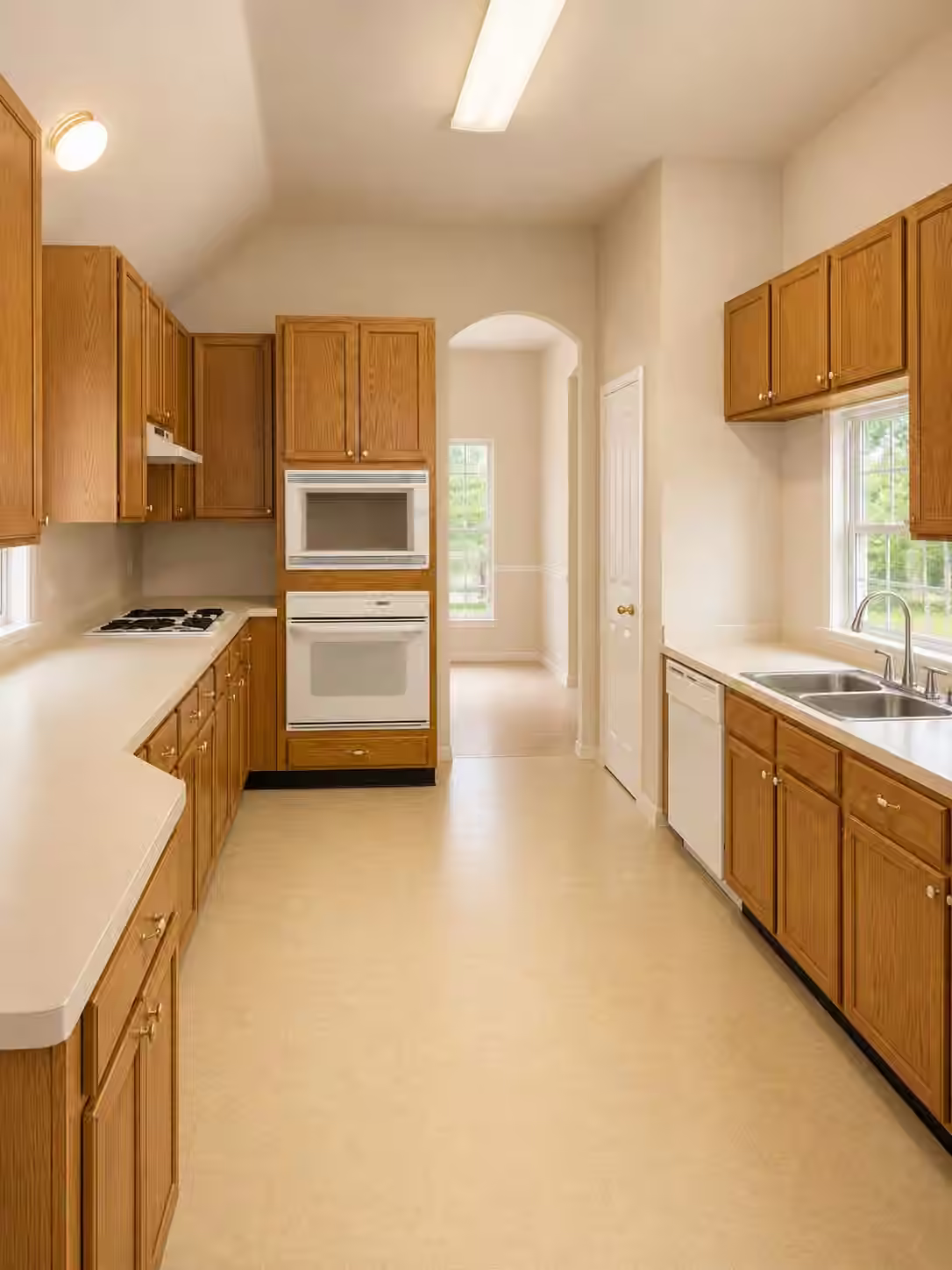 Photo 4 of 3310 Elmcrest Drive, Houston, TX