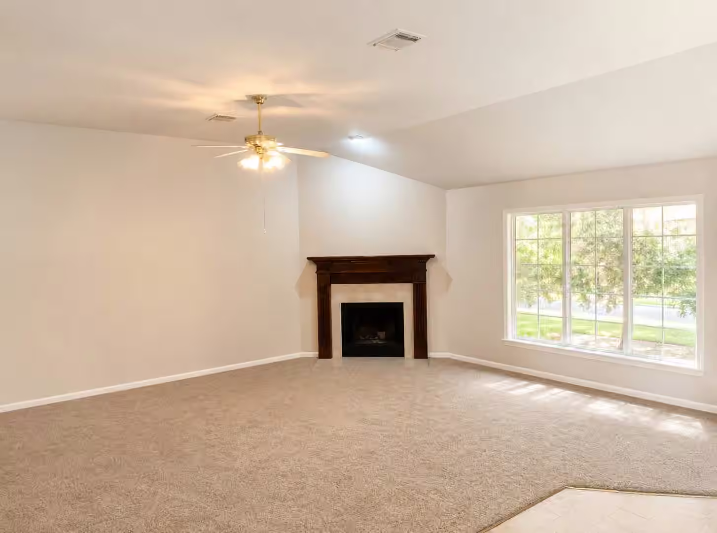Photo 5 of 3310 Elmcrest Drive, Houston, TX