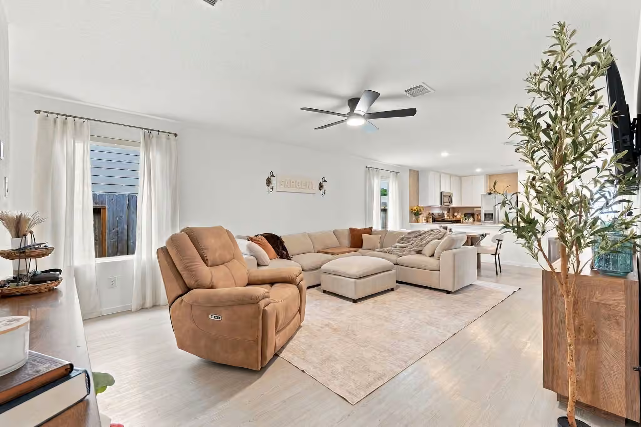 Photo 7 of 1606 Winwood Drive, Conroe, TX