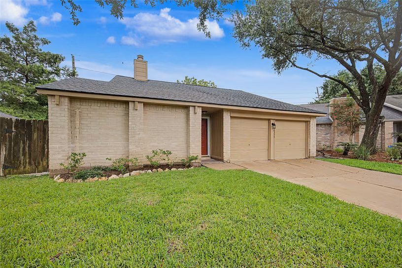 Photo of 16355 La Luna Drive, Houston, TX