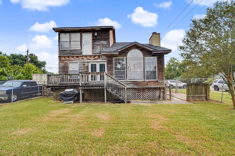 Photo of 423 S 4th Street, La Porte, TX 77571