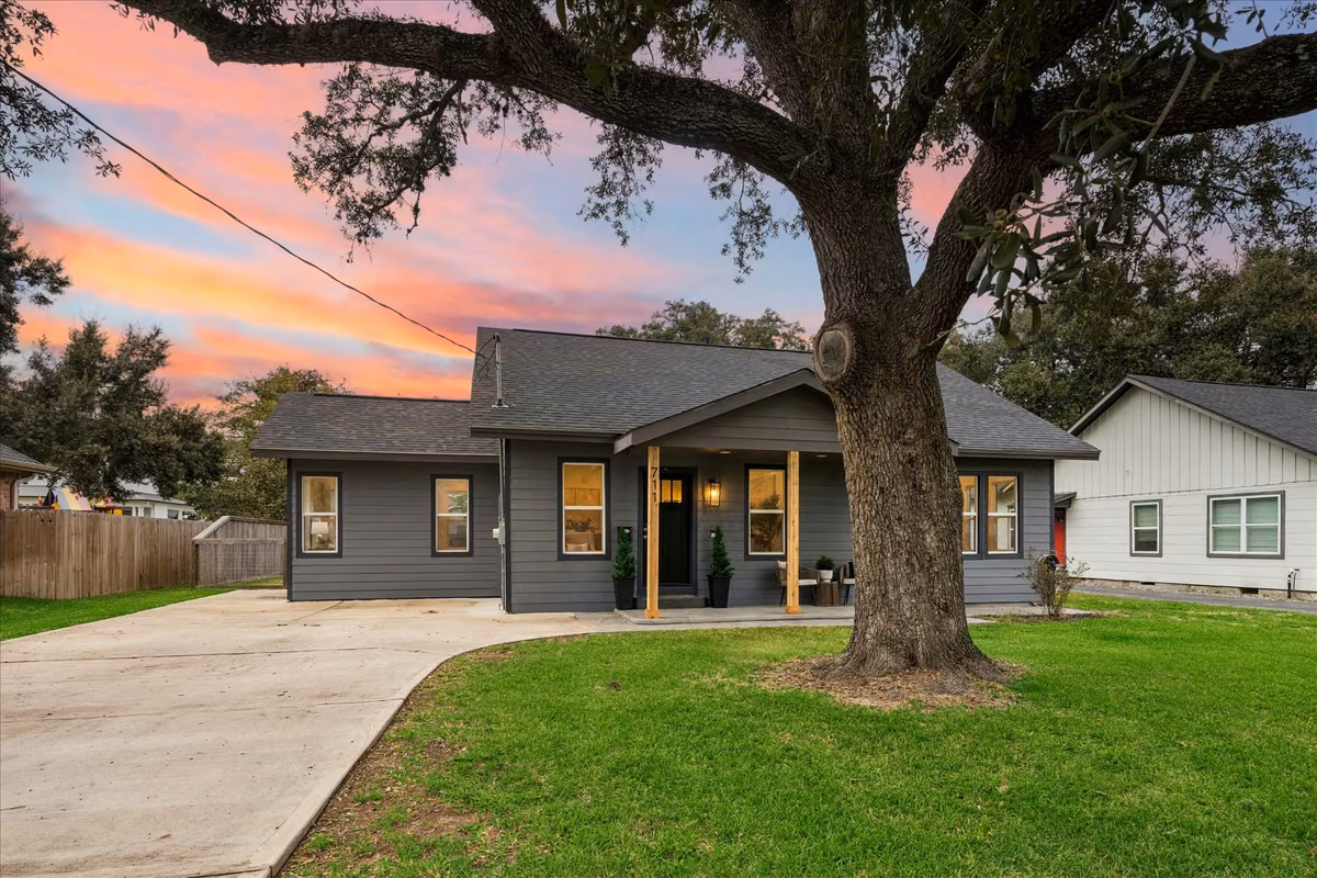 Photo of 711 4th Street, Sealy, TX 77474