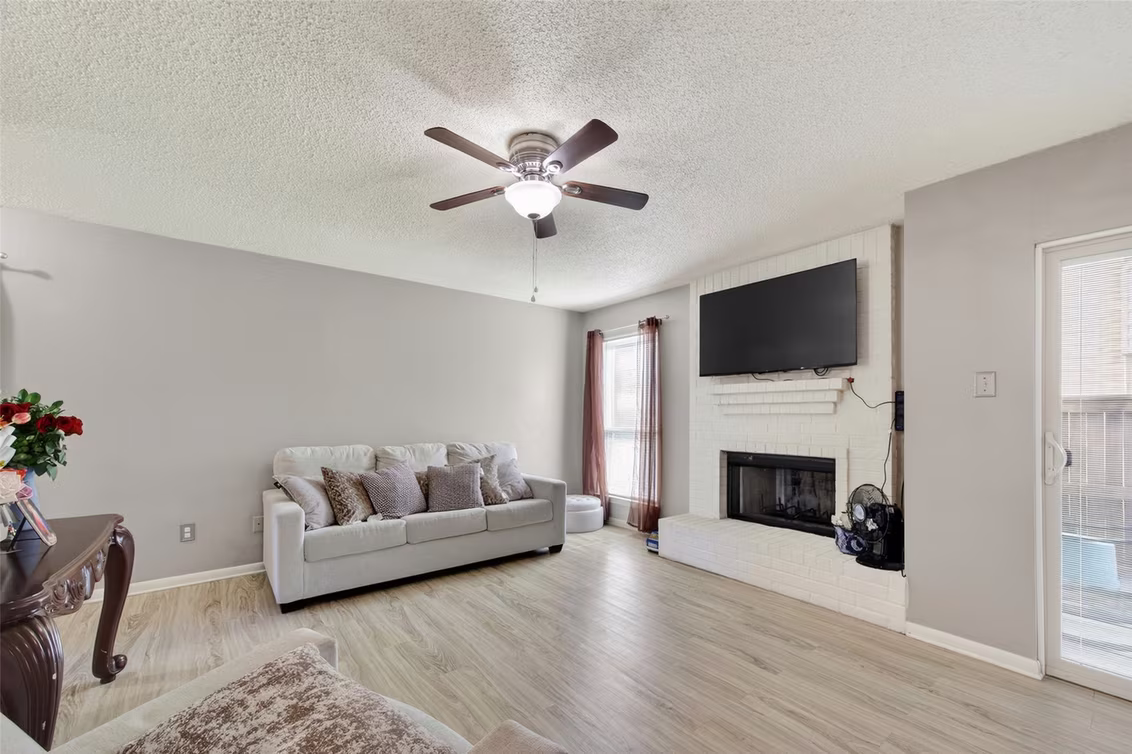 Photo 4 of 3919 Fairmont Parkway 171, Pasadena, TX