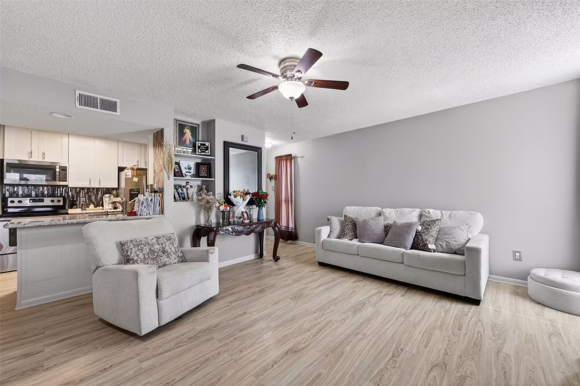 Photo 5 of 3919 Fairmont Parkway 171, Pasadena, TX