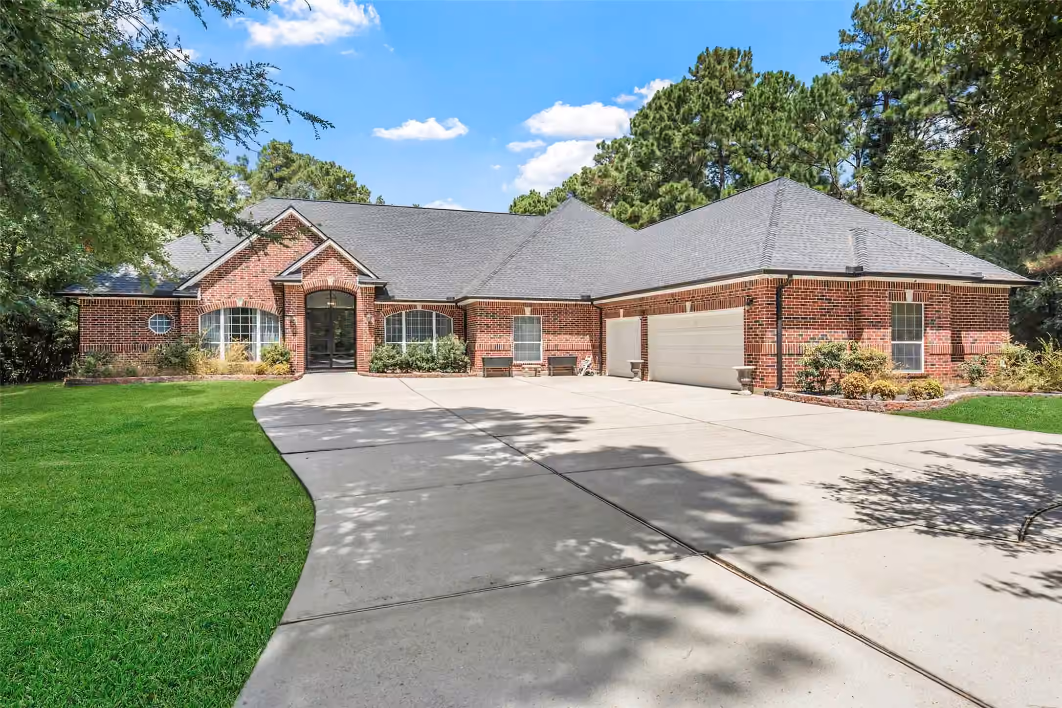 Photo of 12418 Longmire Way, Conroe, TX 77304