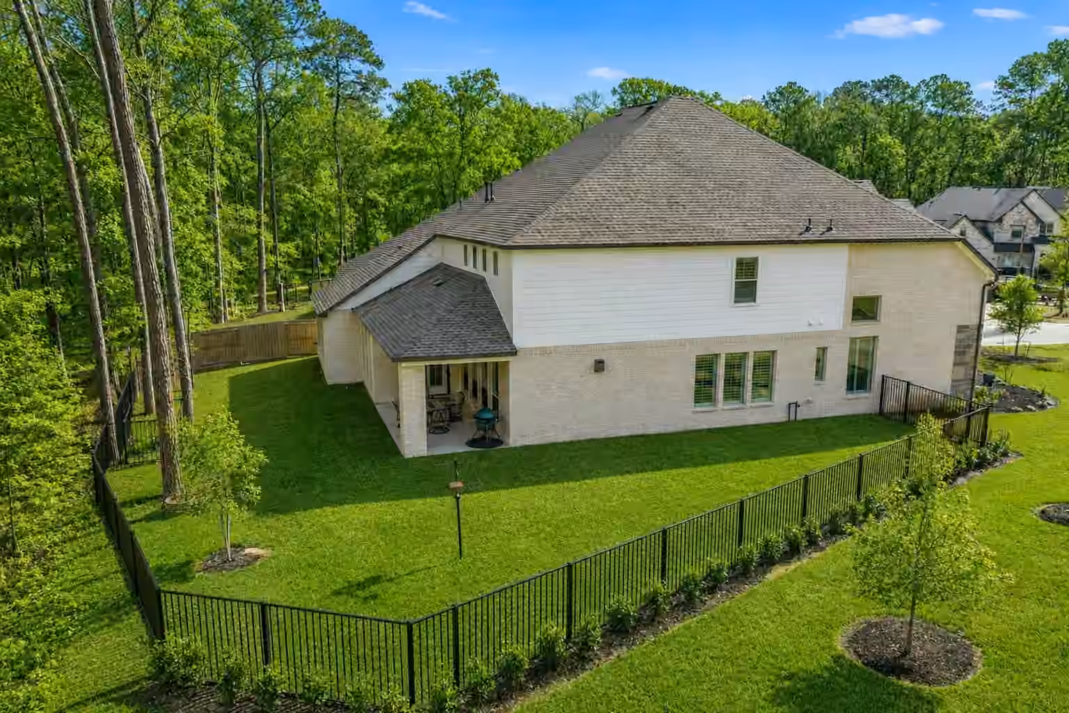 Photo 5 of 208 Twinflower Trail Court, Willis, TX