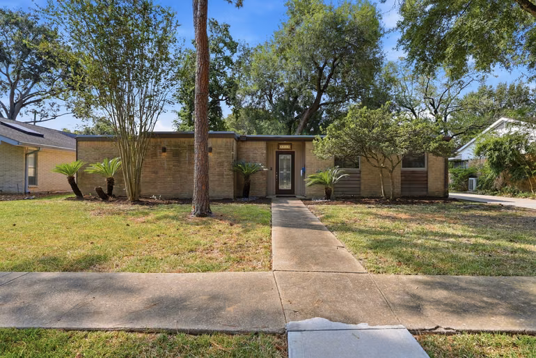 Photo of 5515 Braesvalley Drive, Houston, TX
