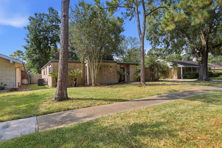 Photo 2 of 5515 Braesvalley Drive, Houston, TX