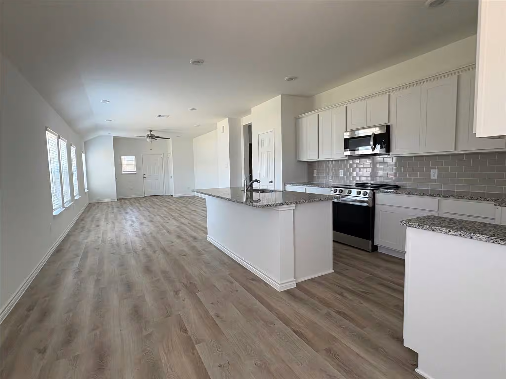 Photo 3 of 10465 Sugar Mill Drive, Conroe, TX