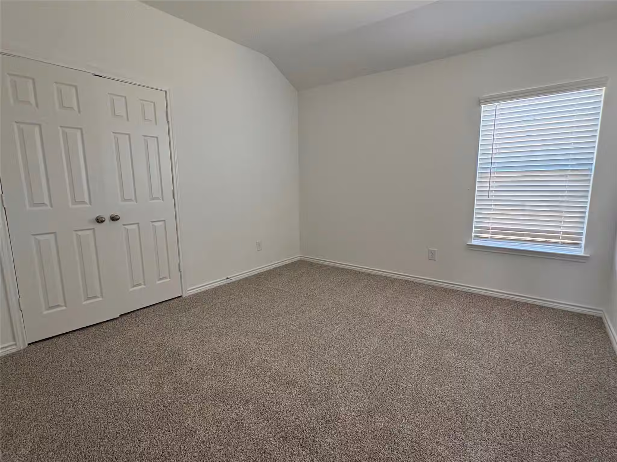 Photo 7 of 10465 Sugar Mill Drive, Conroe, TX