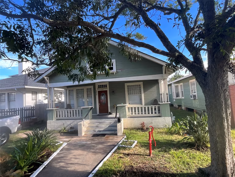 Photo of 3527 Avenue R 1/2, Galveston, TX 77550