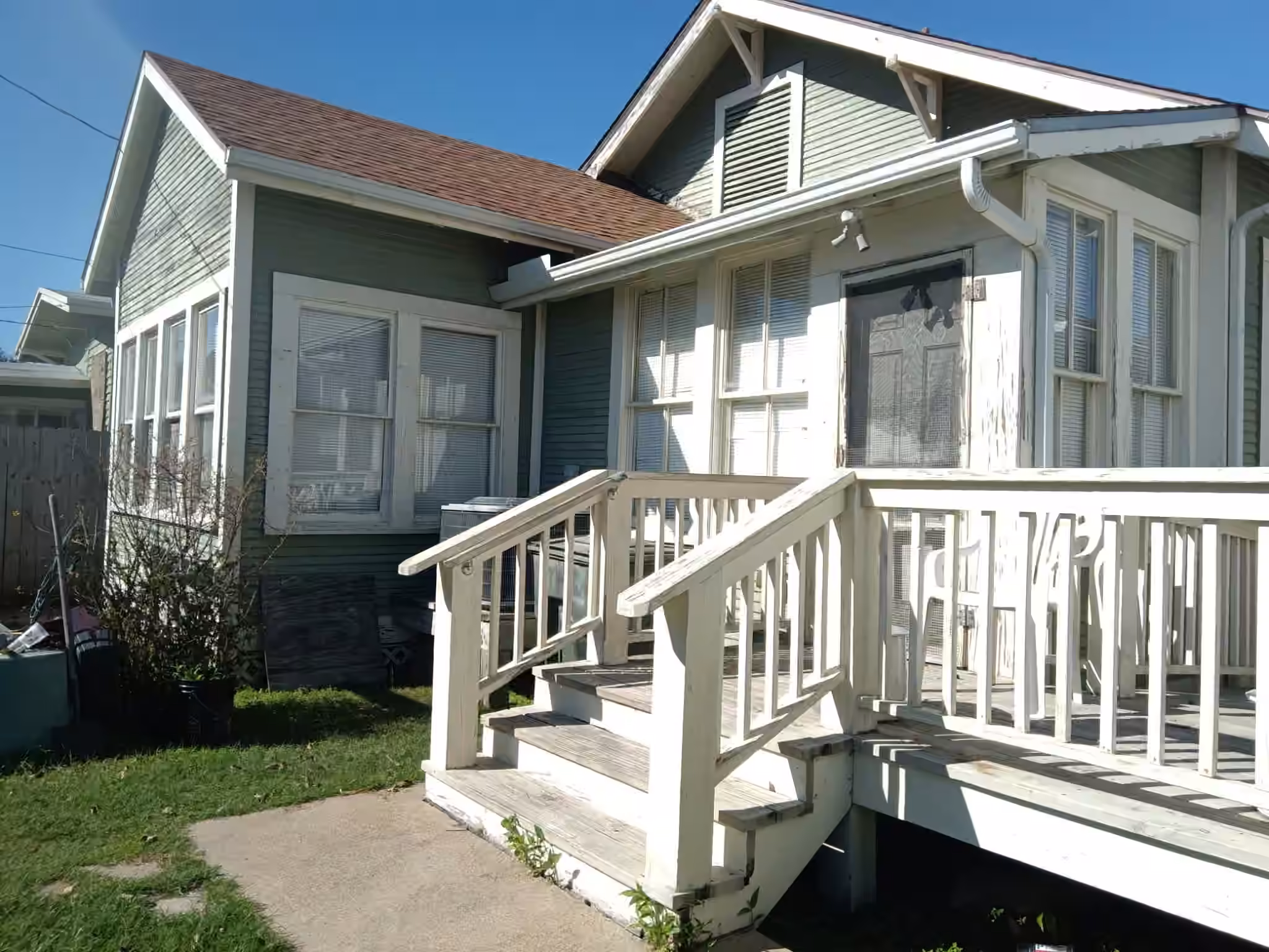 Photo 2 of 3527 Avenue R 1/2, Galveston, TX