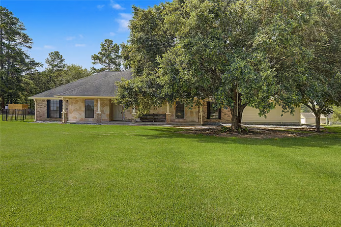 Photo 3 of 16558 Green Meadow Loop, Willis, TX