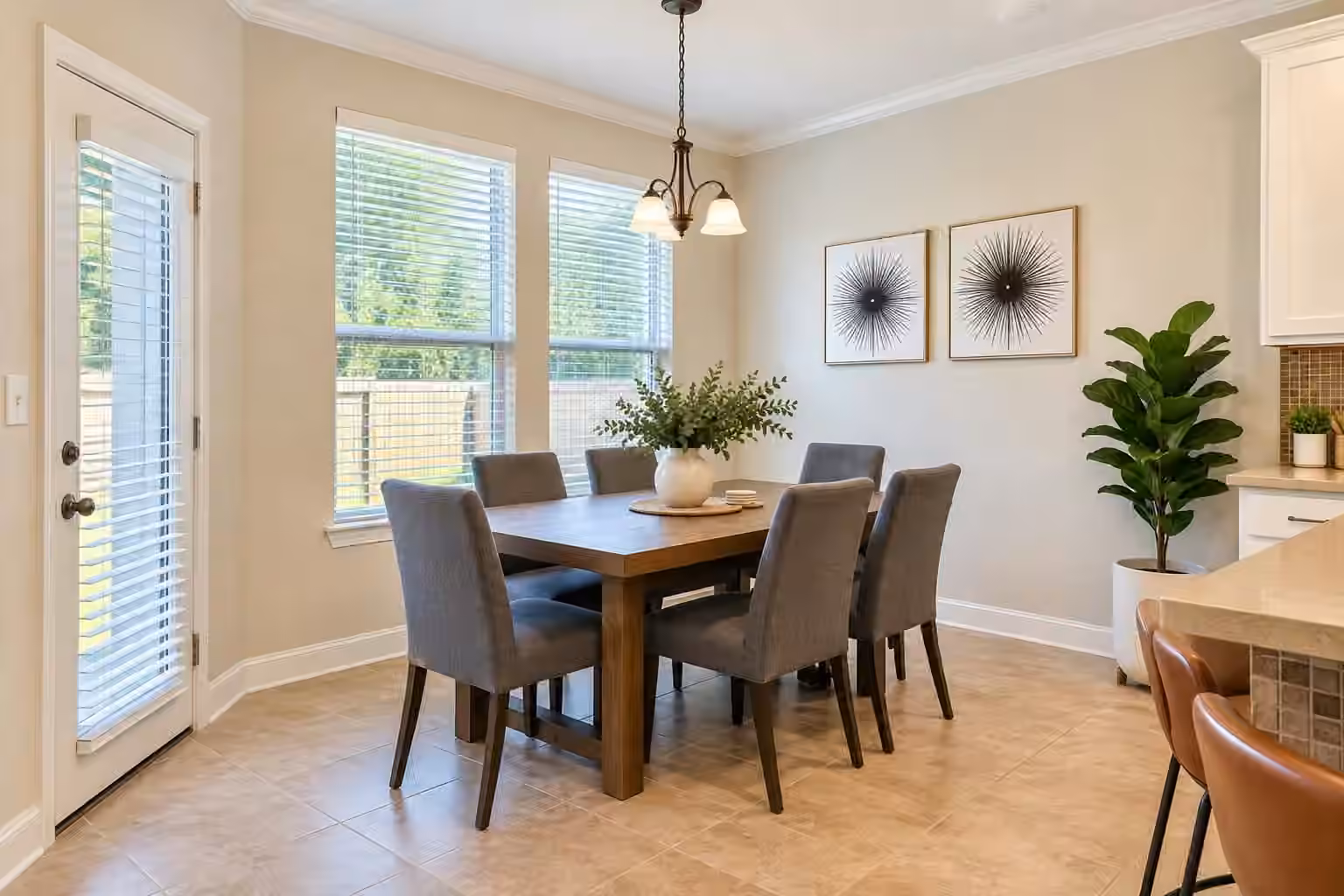 Photo 5 of 42 E Burberry Circle, The Woodlands, TX