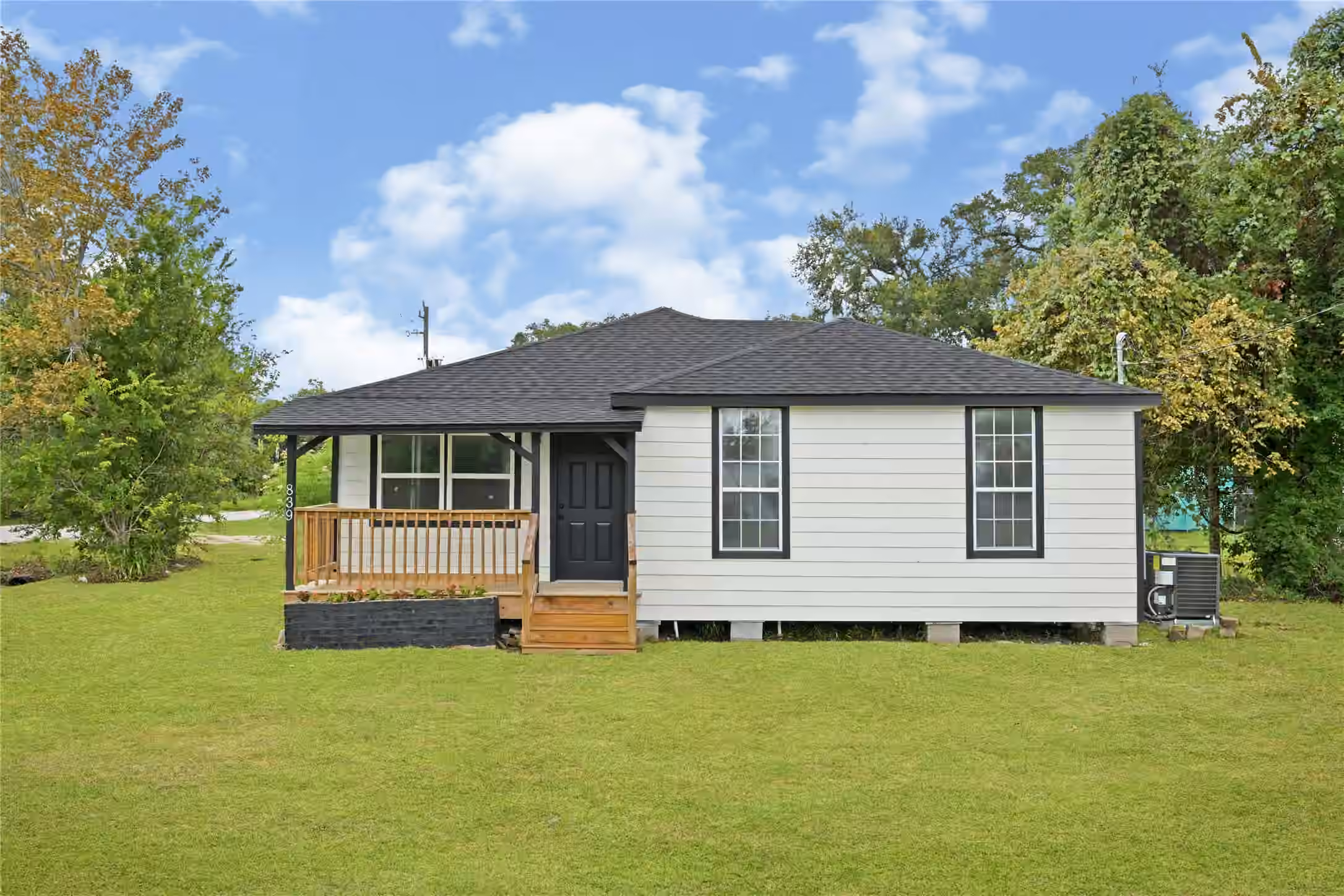 Photo 6 of 839 Yaupon Street, Clute, TX