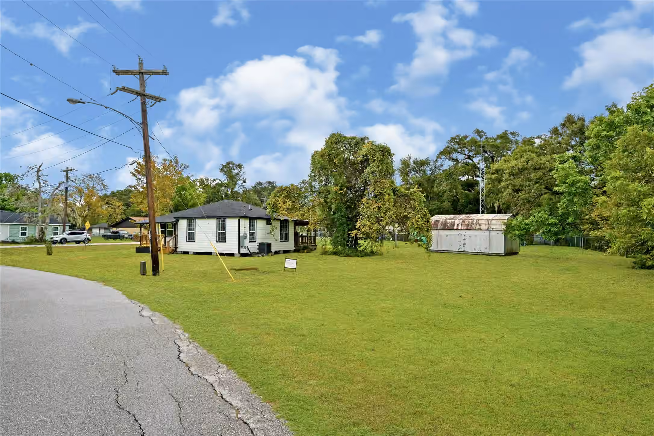 Photo 7 of 839 Yaupon Street, Clute, TX
