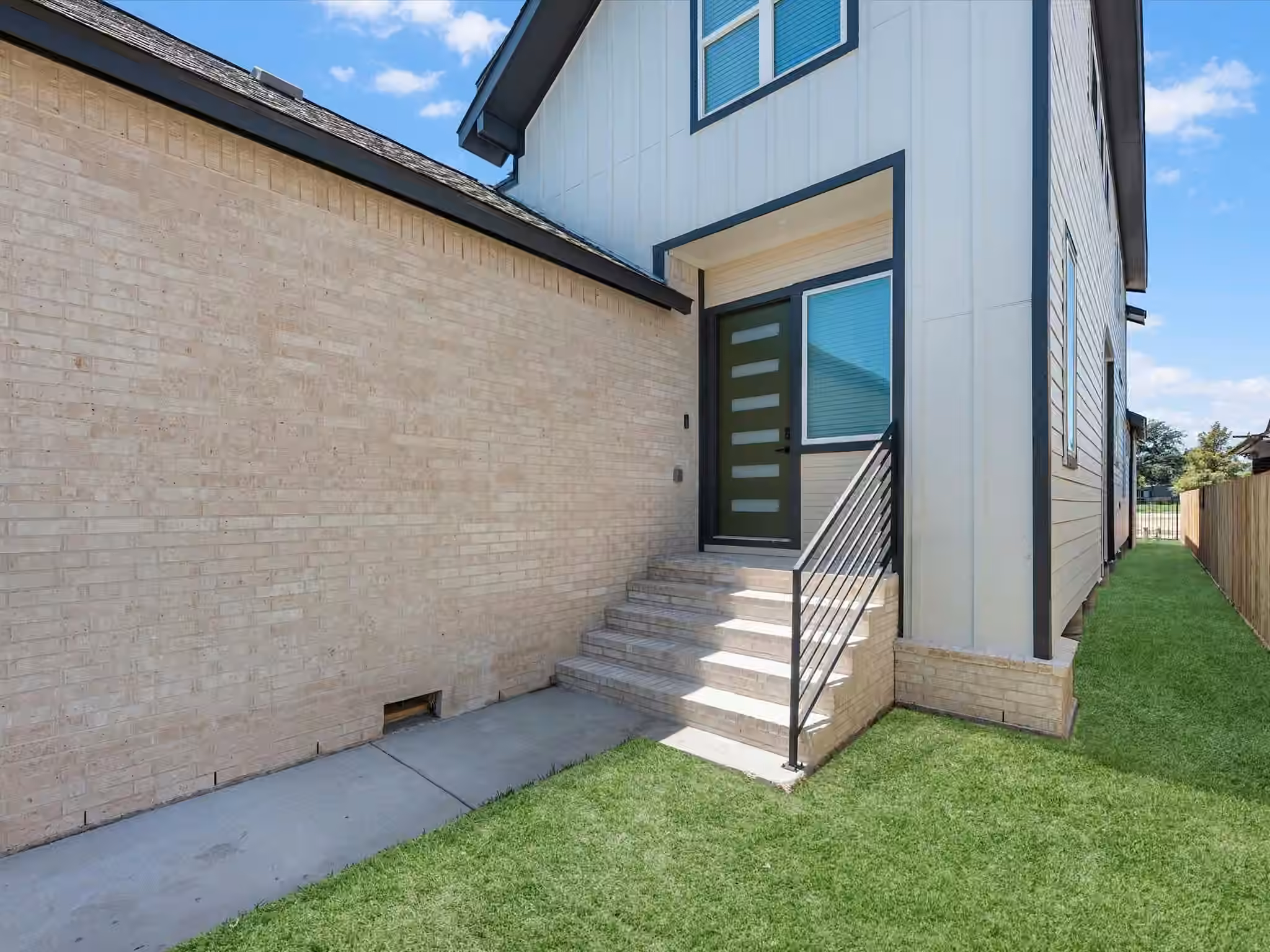 Photo 5 of 7727 Green Lawn Drive, Houston, TX