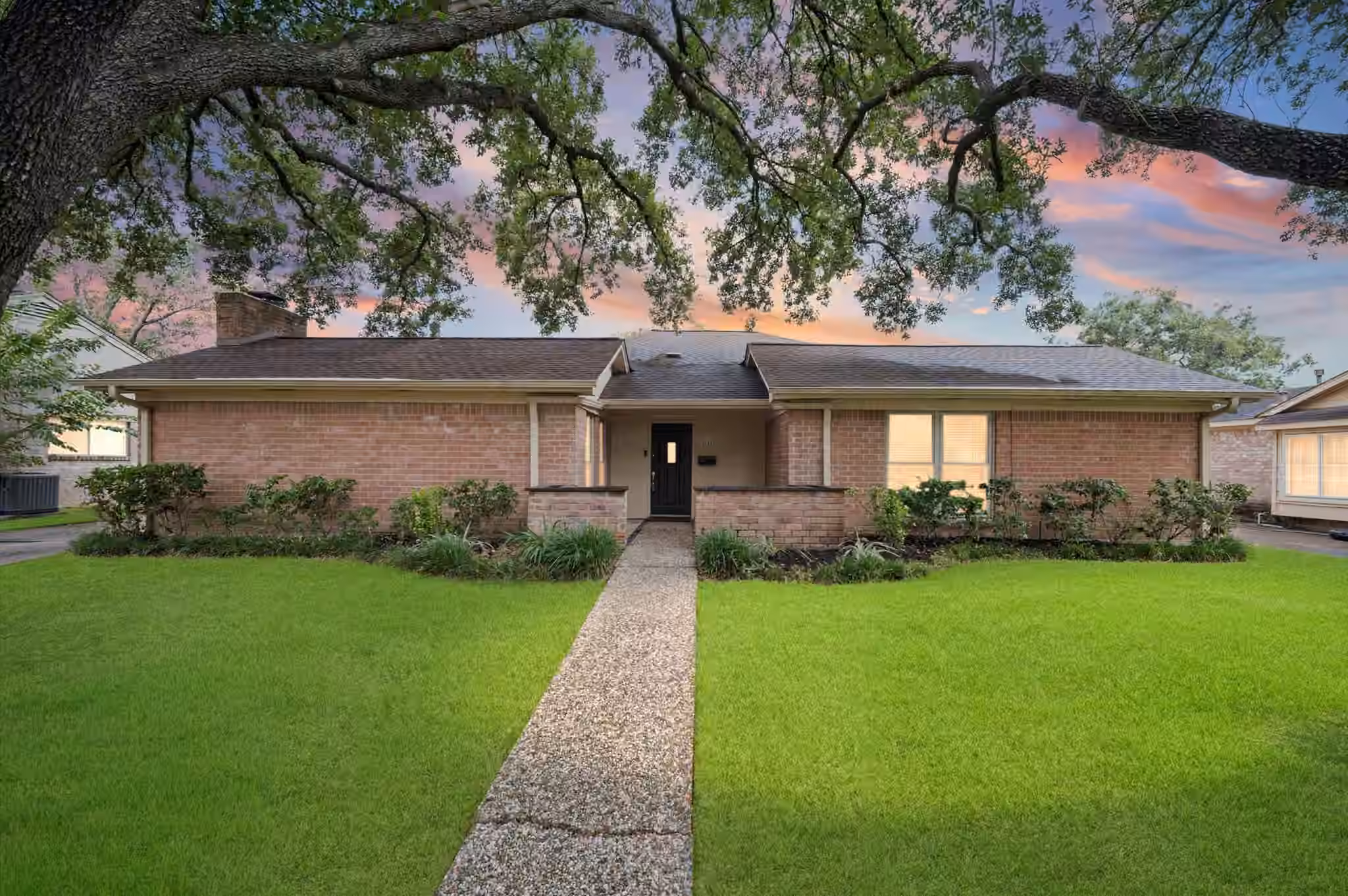Photo of 6114 Rollingbrook Drive, Houston, TX