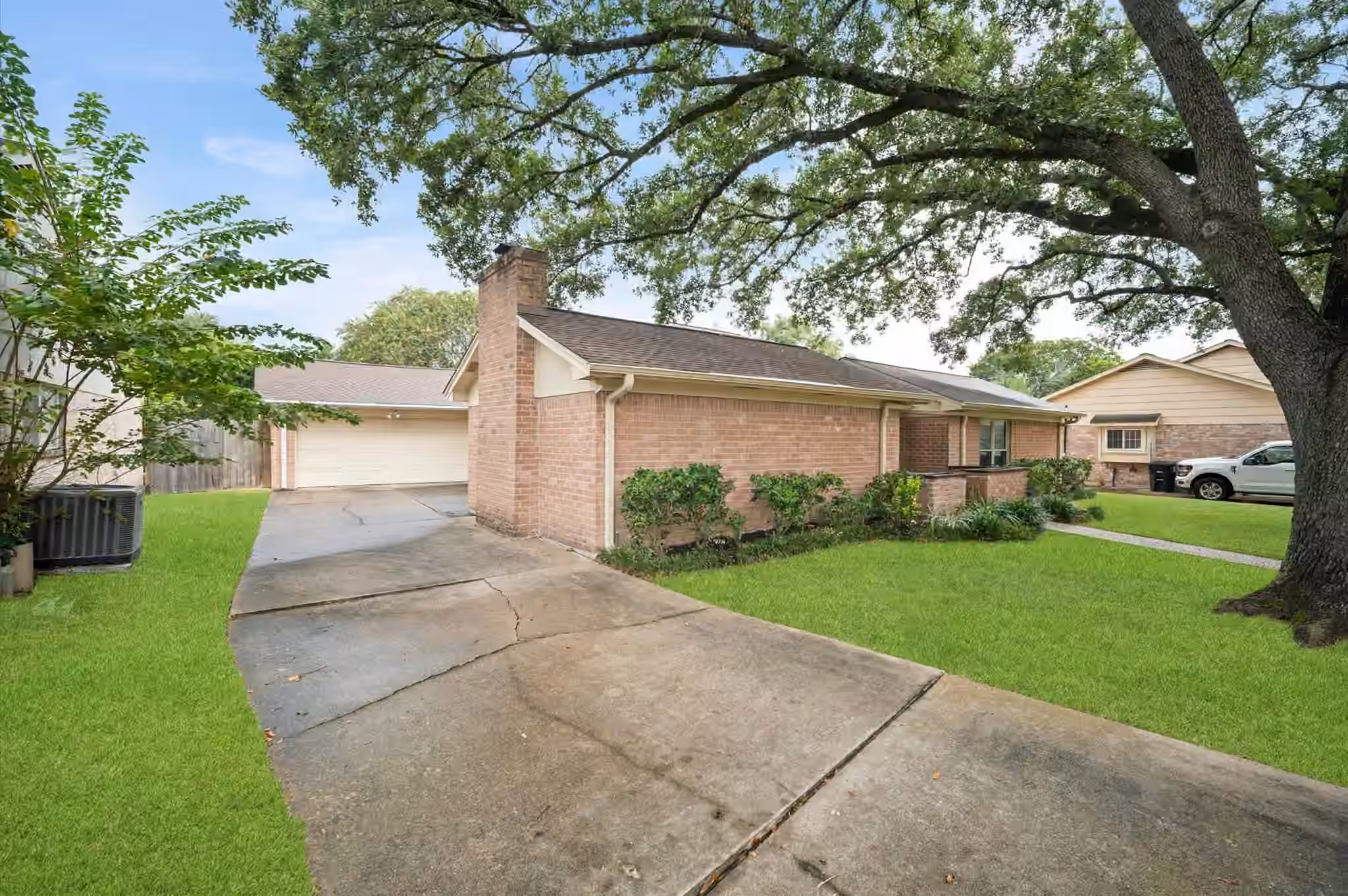 Photo 2 of 6114 Rollingbrook Drive, Houston, TX